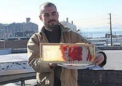 Arılar kırmızı bal yaptı, üretici şaştı kaldı