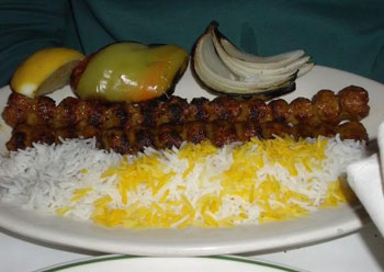 İran’da yemek, et ve pilav demek