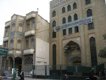 Bu kütüphaneye kadınların girmesi yasak!