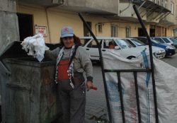 Ekmeğini taştan çıkartan cefakar anne