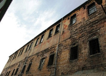 Bediüzzaman’ın da kaldığı Şekerci Han ilgi bekliyor