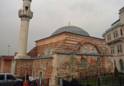 Tarihi camii sular altında