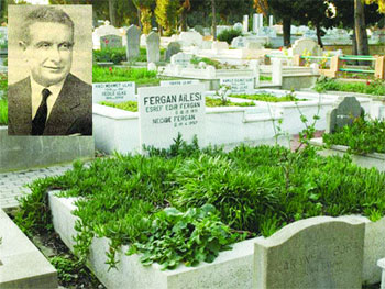 Risale-i Nur okuyan Eşref Edip imzasını bilir