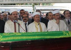 Kazada ölen Diyanet görevlileri toprağa verildi