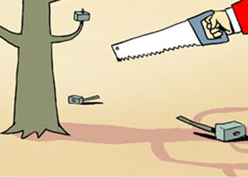 Darbe veren ağaç budanır-Karikatür