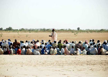 Çad'lılar namaz kılacak kilim bulamıyor