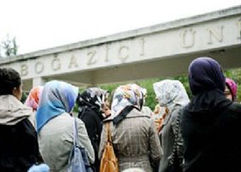 Başörtüsü yasağını hala uygulayanlar var