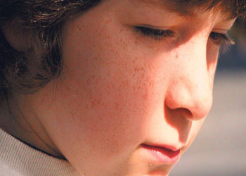 Çocuk inancını kendi seçsin demek doğru mu?