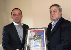 Dünyada ektiğin seninle gidiyor, hayırda yarışmak gerek