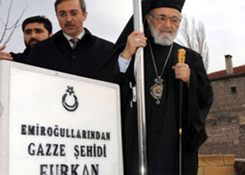 Başpiskopos Furkan'n mezarında dua etti