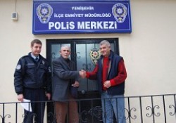 Yerde Bulduğu 2 Bin Tl'yi Sahibine Teslim Etti