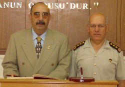 Albay Öz, Veli Küçük'ü kırmızı halıyla karşılamış