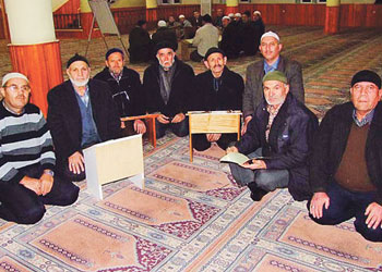 70 yaşında Kur'an okumayı öğrendiler