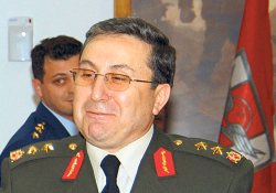 Şehit babasından komutana: Çocuğum size emanetti