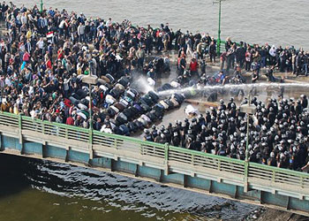 Mısır'daki gösterilerin simgesi, namazlı eylem