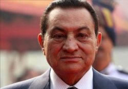 Azerbaycan'da Mübarek heykeli yıkıldı