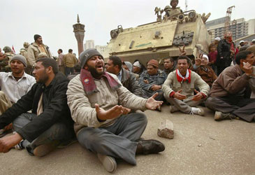 Mısır ordusundan halka demokratik geçiş sözü