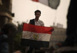 Mübarek'in gitmiş olması yetmez, rejim değişmeli