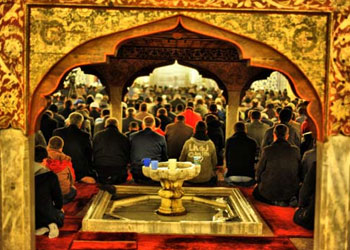 Mevlid Kandilinde camiler tıklım tıklımdı