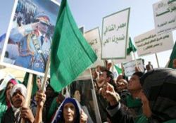 Libya'da kabileler de Kaddafi'yi terk etmeye başladı