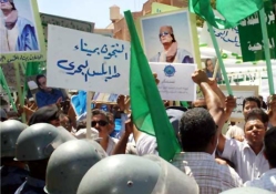 Kaddafi kırmızı bültenle aranıyor