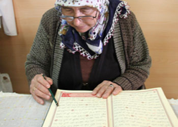 Kur'an okumak için yaşlanmayı beklemeyin