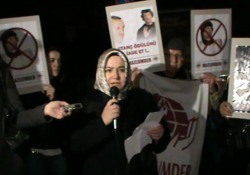 Kaddafi insanlığa karşı suç işliyor