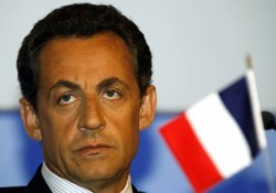Sarkozy'ye Libya'dan petrol tokadı