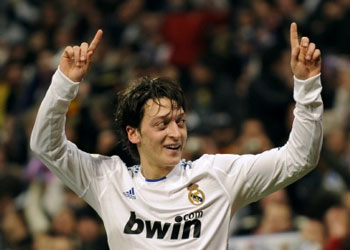Mesut Özil köyüne cami yaptırıyor