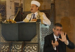 11 ilde Cuma hutbesi işaret diline çevriliyor