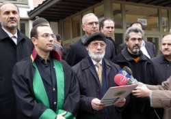 28 Şubat zulmü başörtülü eşi bagaja soktu