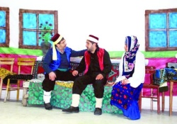 İmamlar tiyatro sahnesinde