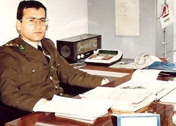 Eşi başörtülü subayı sahte raporla attılar