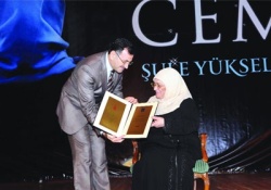 Şule Yüksel Şenler'e vefa