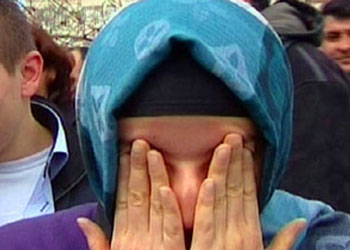 Başörtüsü zulmüne suç duyurusu