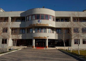 Başörtülüler 'güvenlik' odasına!