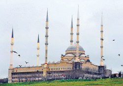 Bir altı minare de Arnavutköy'de