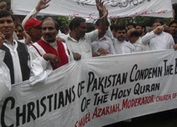 Hıristiyanlar: Kur'an'a hakaret edilemez