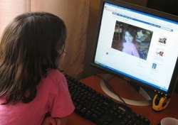 Facebook'un yaş sınırı çocukları durduramıyor
