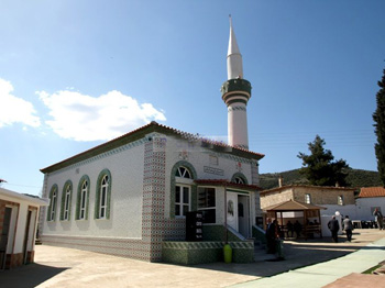 Cami ve mezarlığa bakarak köyü çözersiniz