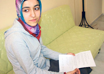 Annesi gibi başörtüsü haksızlığına uğradı