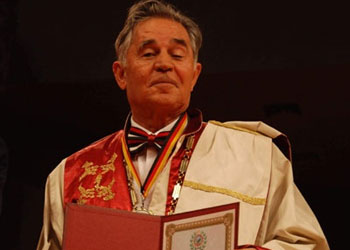 Başörtüsü yasakçısı rektöre suç duyurusu