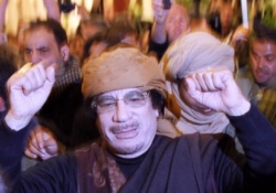 Kaddafi meydan okudu: Hayattayım