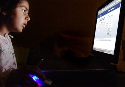 'Çocuklarıyla e-posta üzerinden iletişim kuran aileler var'