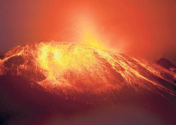 Endonezya'da Soputan volkanı patladı