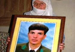 Dağlıca şehidinin annesi Nefise Uysal yılın annesi seçildi