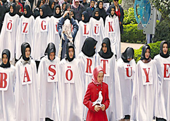 Başörtüsü eylemleri özgürlüğün sembolü