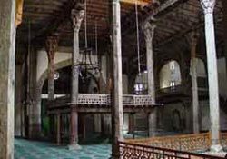 7 asırlık cami zamana direniyor