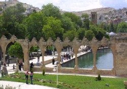Balıklıgöl'de bağımsızlık için dua etti