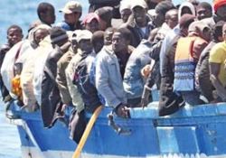 667 mülteci Lampedusa adasına sığındı